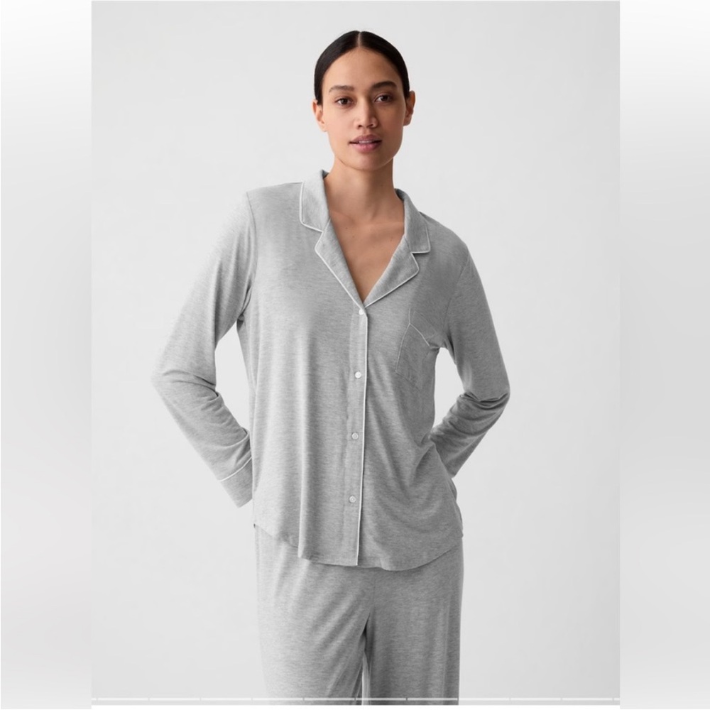 Gray and white trim Gap Body pajama set